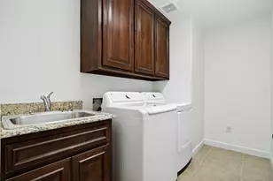 204 Captains Ct, Granbury, TX 76049 - Photo 23