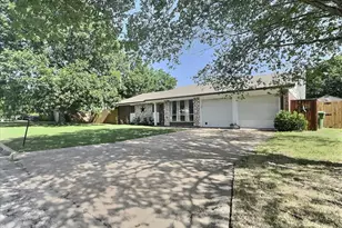 2304 SE 10th, Mineral Wells, TX 76067 - Photo 1