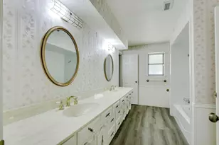 10102 Cherry Tree Dr, Dallas, TX 75243 - Photo 19
