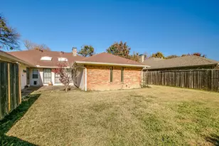 10102 Cherry Tree Dr, Dallas, TX 75243 - Photo 21