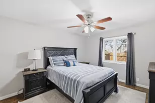 2703 Chinquapin Oak Ln, Arlington, TX 76012 - Photo 11