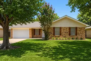 900 Prestwick St, Bedford, TX 76022 - Photo 1
