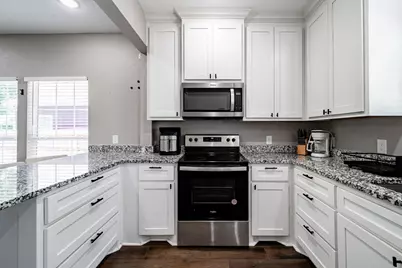 1920 S 18th Street, Waco, TX 76706 - Photo 15