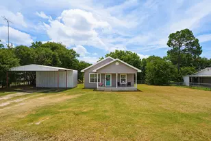 180 Trail Dr, Bowie, TX 76230 - Photo 1