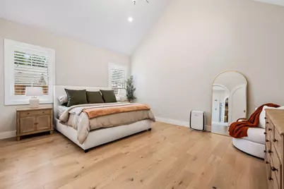 814 E Wall Street, Grapevine, TX 76051 - Photo 15