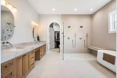814 E Wall Street, Grapevine, TX 76051 - Photo 17