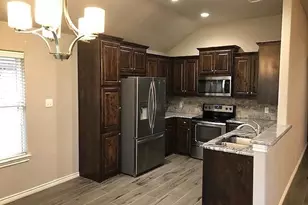 451 Silverton Dr, Granbury, TX 76049 - Photo 7