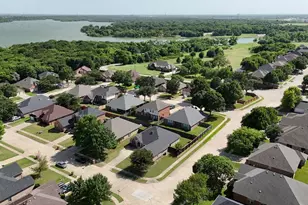 2723 Lake Way Dr, Grand Prairie, TX 75052 - Photo 3