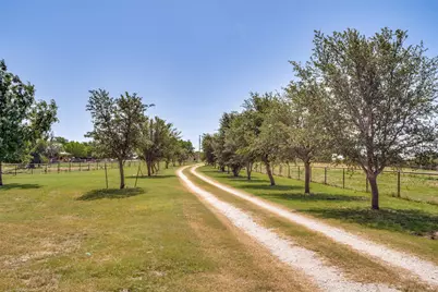243 Rock Court, Decatur, TX 76234 - Photo 3