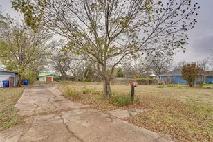 1002 S Main St, Farmersville, TX 75442 - Photo 17