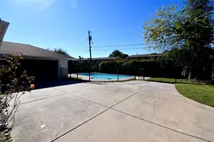 2705 Twinpost Ct, Irving, TX 75062 - Photo 25