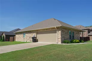 318 E 4th St, Lindsay, TX 76250 - Photo 3