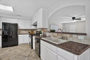 3813 N Eugene Ct, Irving, TX 75062 - Photo 11