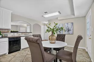 3813 N Eugene Ct, Irving, TX 75062 - Photo 9