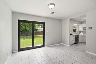 2114 Brookshire St, Arlington, TX 76010 - Photo 9
