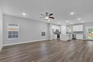 121 W Morton St, Denison, TX 75021 - Photo 7