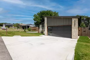 3015 Brazos River Dr, Granbury, TX 76048 - Photo 3
