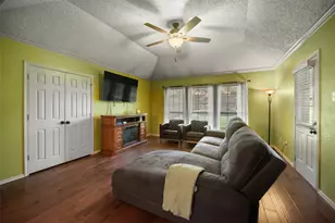 2921 Oakridge Dr, Hurst, TX 76054 - Photo 17