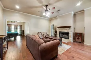 2921 Oakridge Dr, Hurst, TX 76054 - Photo 5