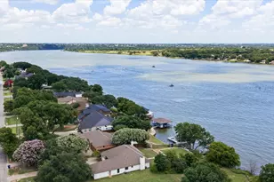 105 Casas Del Sur St, Granbury, TX 76049 - Photo 5