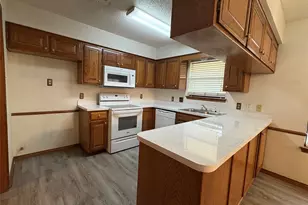 1203 Stonelake Dr, Cleburne, TX 76033 - Photo 3