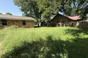 802 E Main St, Tioga, TX 76271 - Photo 3