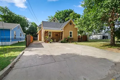 105 E Linden Street, Ennis, TX 75119 - Photo 1