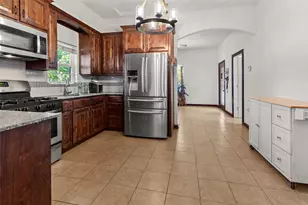 105 E Linden St, Ennis, TX 75119 - Photo 3