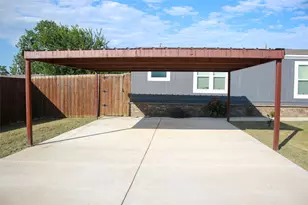 8529 Weems Estate Dr, Granbury, TX 76048 - Photo 3
