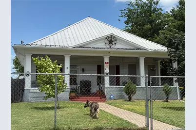 211 W Sabine Street, Groesbeck, TX 76642 - Photo 1