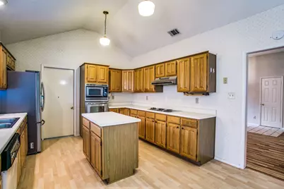 2110 Wedgewood Drive, Grapevine, TX 76051 - Photo 7