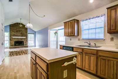 2110 Wedgewood Drive, Grapevine, TX 76051 - Photo 5