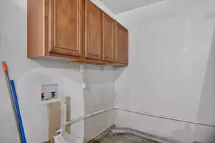 10434 Castlerock Dr, Dallas, TX 75217 - Photo 17