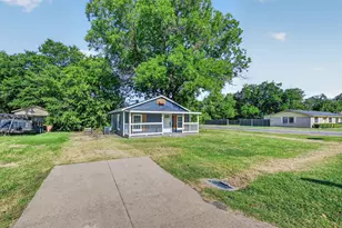141 N Dobson St, Burleson, TX 76028 - Photo 7