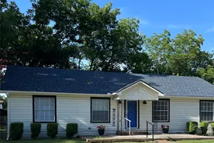 903 W 8th St, Bonham, TX 75418 - Photo 1