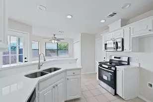 1401 Spanish Oak Dr, Granbury, TX 76048 - Photo 5