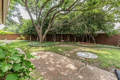 2604 Twinpost Court, Irving, TX 75062 - Photo 13