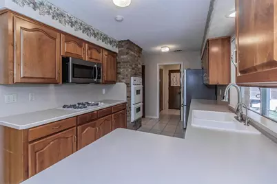 2604 Twinpost Court, Irving, TX 75062 - Photo 9