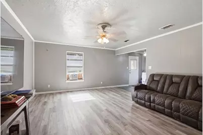 912 Sycamore Street, Commerce, TX 75428 - Photo 9