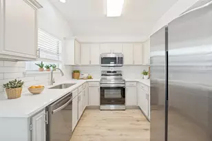 4033 Brazos Dr, Carrollton, TX 75007 - Photo 13