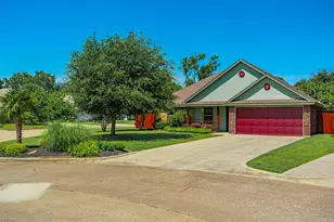 1221 Eagle Lake Dr, Azle, TX 76020 - Photo 3