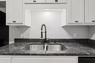 1405 Speight Avenue #5, Waco, TX 76706 - Photo 13