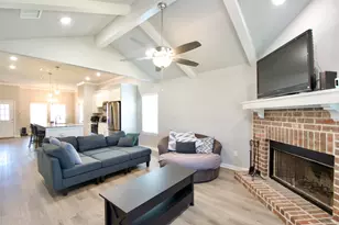 429 Travis Dr, McGregor, TX 76657 - Photo 9