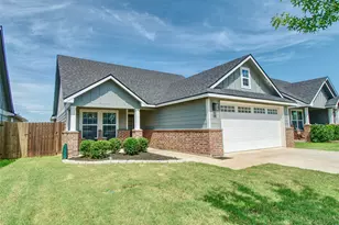 429 Travis Dr, McGregor, TX 76657 - Photo 3