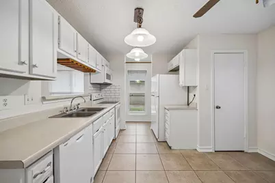 118 E Denton Drive, Euless, TX 76039 - Photo 11