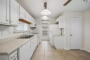 118 E Denton Dr, Euless, TX 76039 - Photo 11