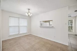 118 E Denton Dr, Euless, TX 76039 - Photo 9