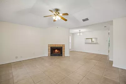 118 E Denton Drive, Euless, TX 76039 - Photo 5