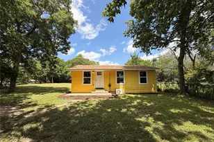 805 NE 3rd St, Hubbard, TX 76648 - Photo 1