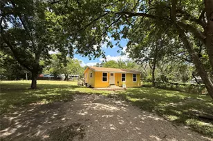 805 NE 3rd St, Hubbard, TX 76648 - Photo 3